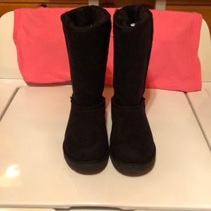 Girls black boots